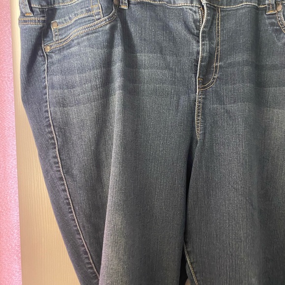 Medium wash torrid denim size 26 R - Picture 2 of 4